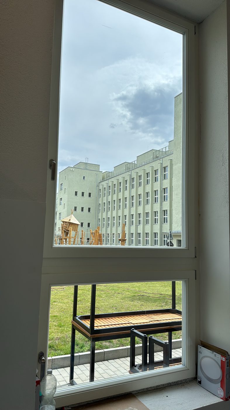 Gereinigte hohe Fensterfront